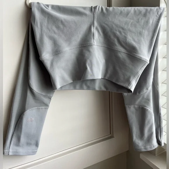 Alo Yoga Coast High-Waist Capri Legging Size Small Alloy - Picture 1 of 6
